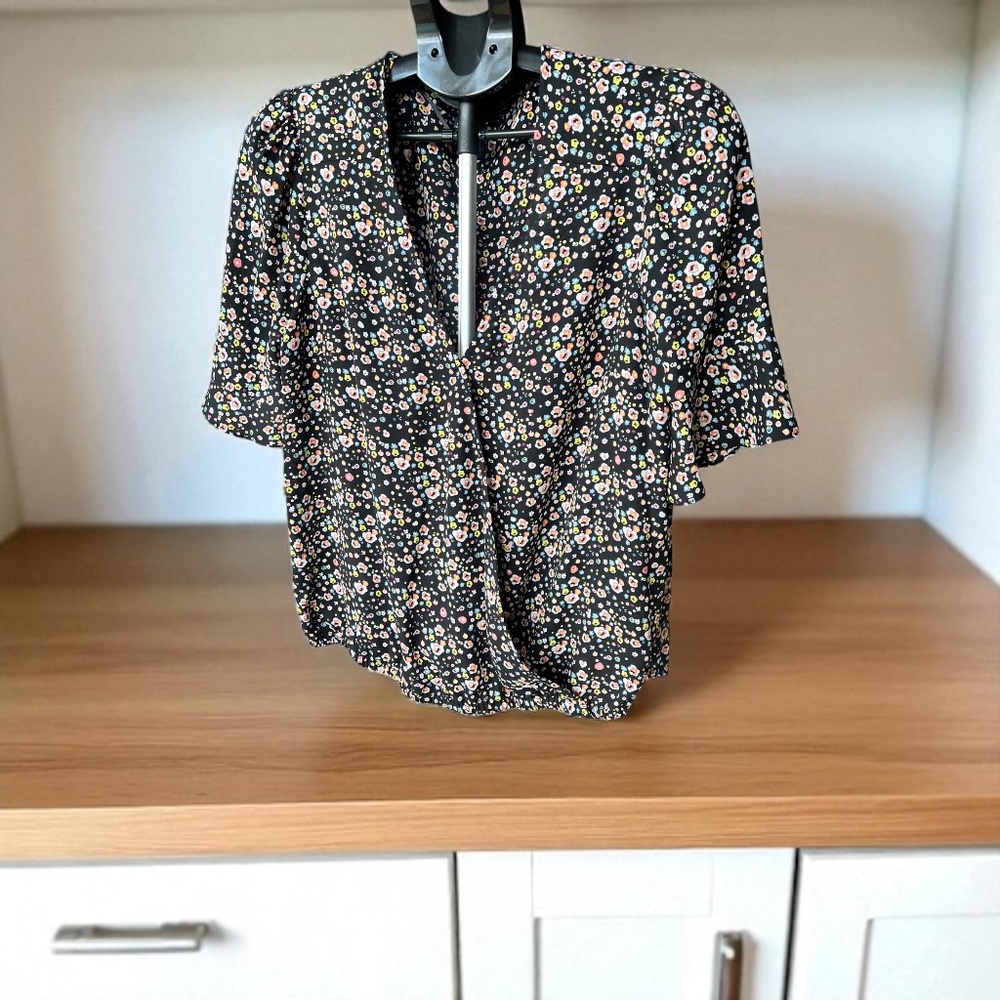 Sanctuary, black faux wrap v-neck floral flutter sleeve blouse, size M